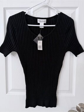 Madison Studio Black Ribbed Scoop Neck Short Sleeve Top